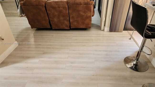 Building Photo - 5975 SW 137th Ave