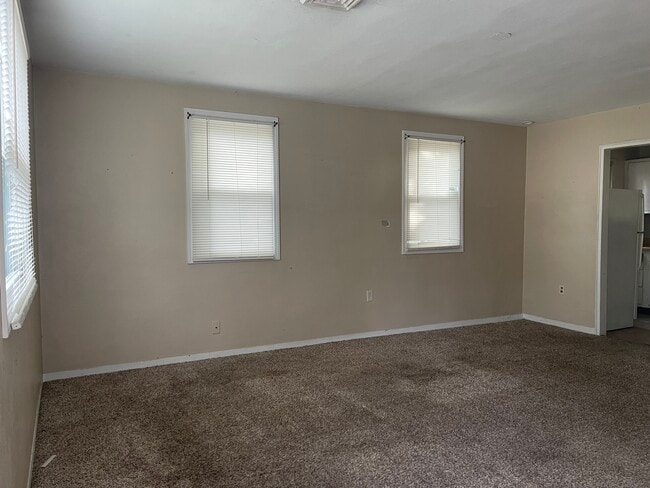 Building Photo - 915 40th St Ct