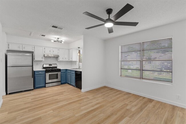 Building Photo - 5700 Cherry Park