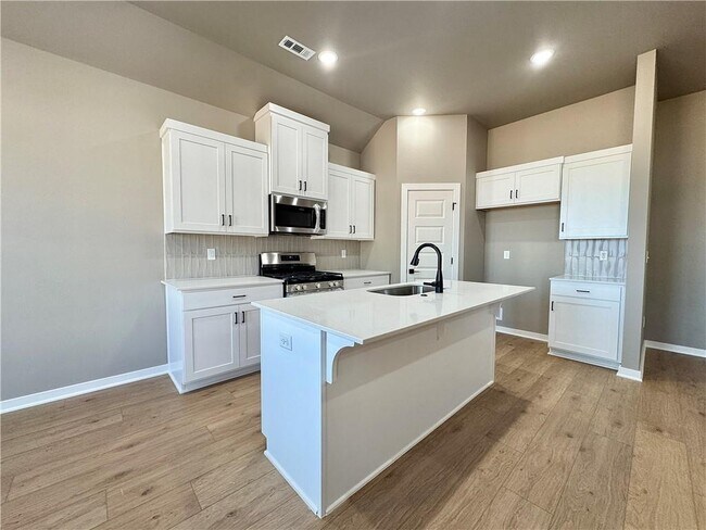 Building Photo - 5900 SW Desert Ave