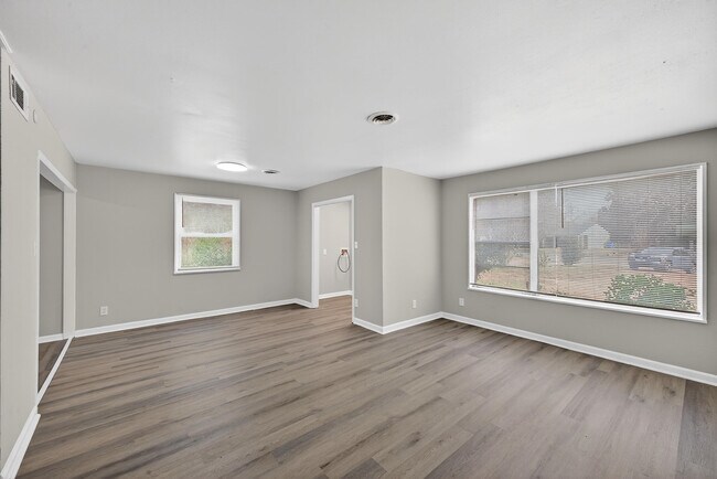 Building Photo - 1111 Alderman St NE