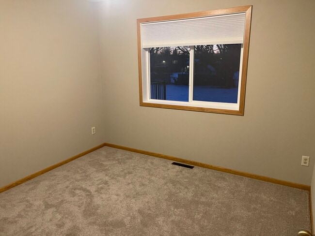 Building Photo - 13752 Round Lake Blvd NW