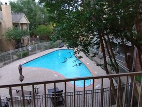 Building Photo - 11201 Lynbrook Dr