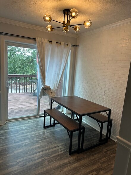 Building Photo - 2805 Northeast Expy