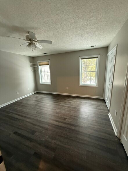 Building Photo - 791 Long Hill Rd