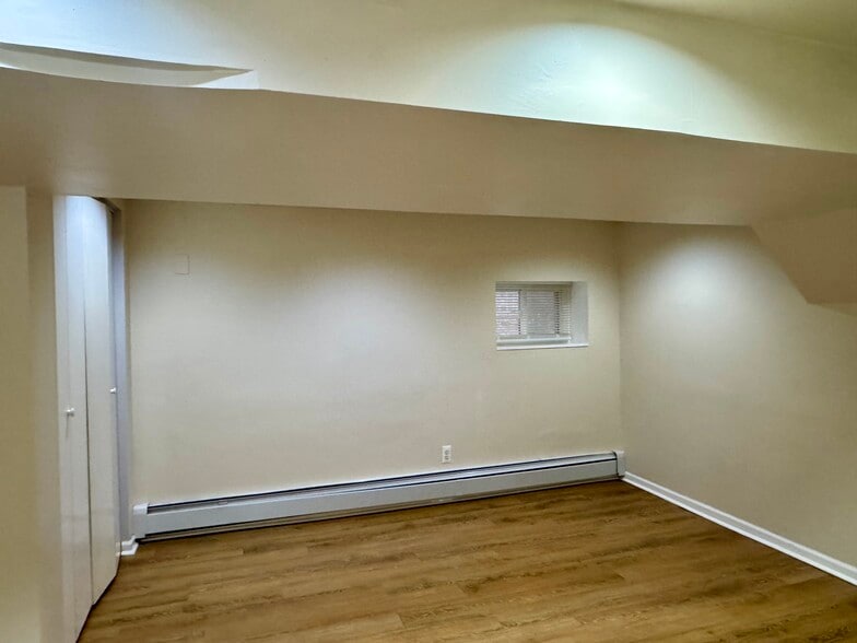 Building Photo - 5800 N Melvina Ave