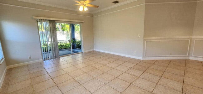 Building Photo - 2073 Cove Ln