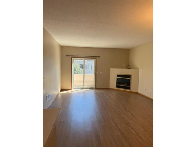 Building Photo - 6886 Meadow Grass Ln S