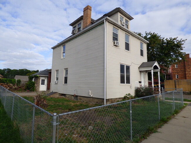 Building Photo - 107 Broadway Ave