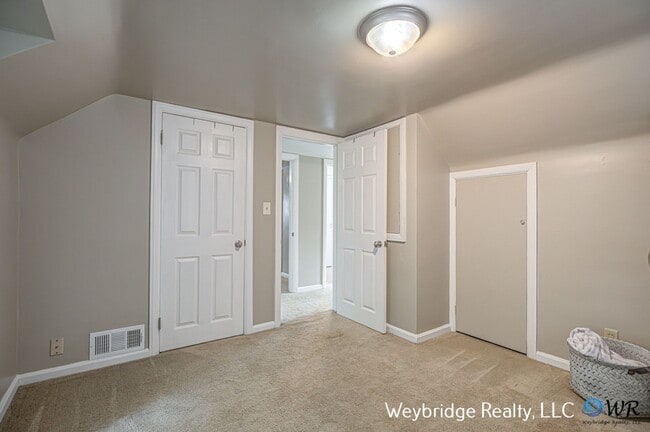 Building Photo - Beautiful 3BD 2.5 Bath w/ Finished Basement in White Oak/Monfort Heights