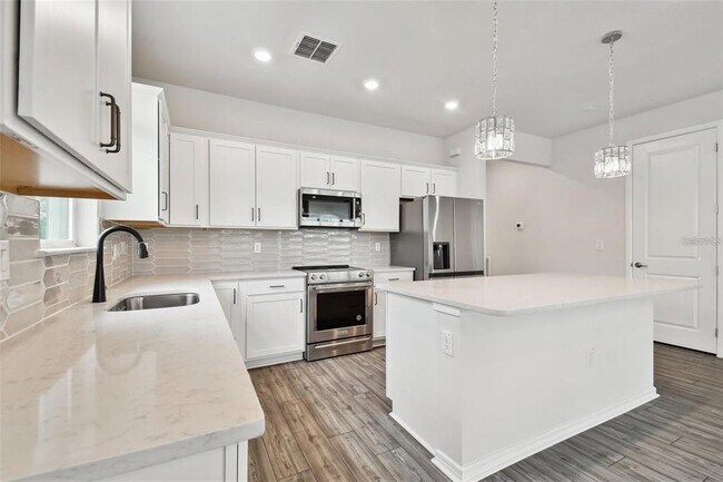Building Photo - 13144 Peachleaf Ave