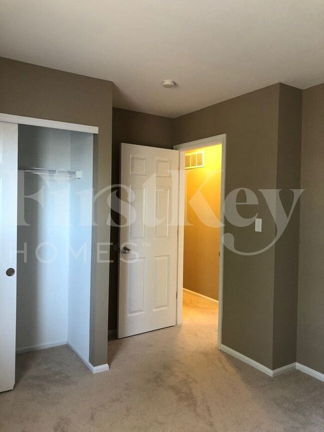 Building Photo - 16727 N Fork Ridge Dr