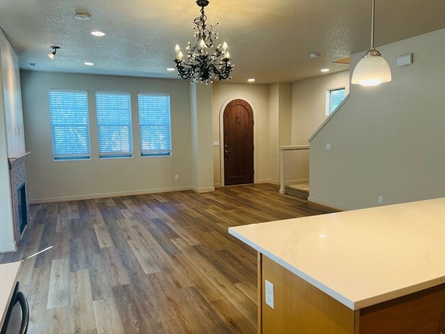 Building Photo - Charming Tudor in Edgewater on The Tualatin