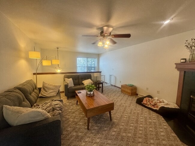 Building Photo - 2037-2039  River Point Court - 2039