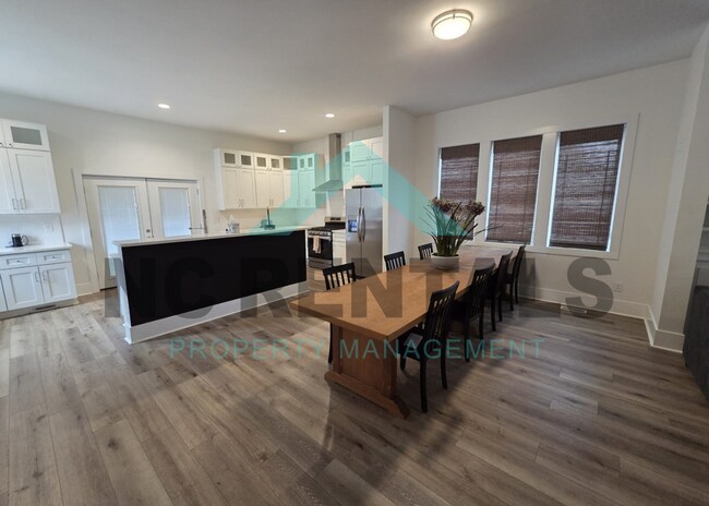 Building Photo - 1501 E Jones St