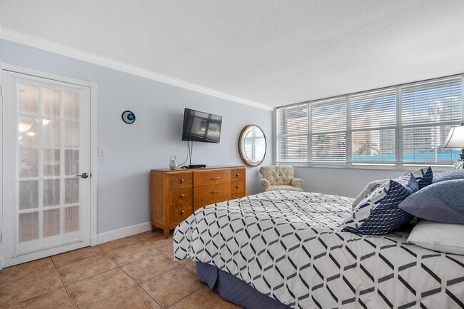 Building Photo - 1801 S Ocean Dr