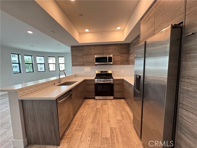 Building Photo - 4383 N Sepulveda Blvd