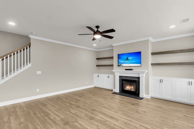 Building Photo - 687 Black Pine Rd