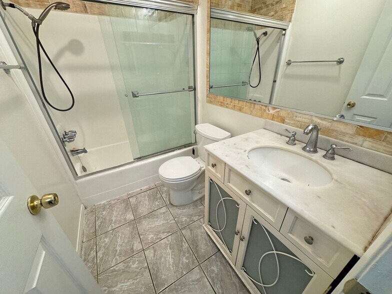 Building Photo - 808 Coriander Dr