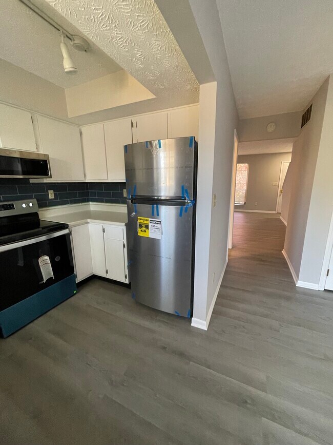 Building Photo - 6455 Brookedge Ct