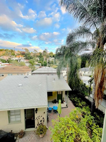 Building Photo - 1551 Rendall Pl