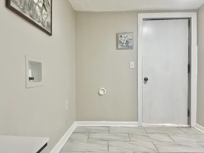 Building Photo - 5950 Jessup Rd