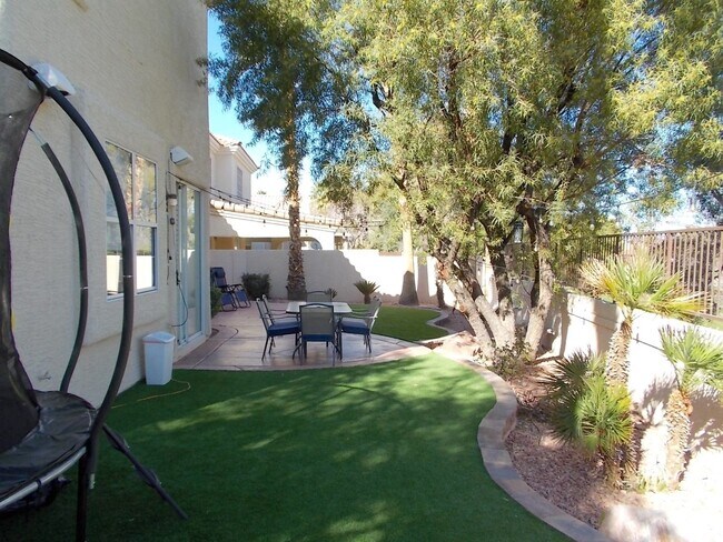 Building Photo - Stunning Fully Remodeled Luxury Home in Peccole Ranch