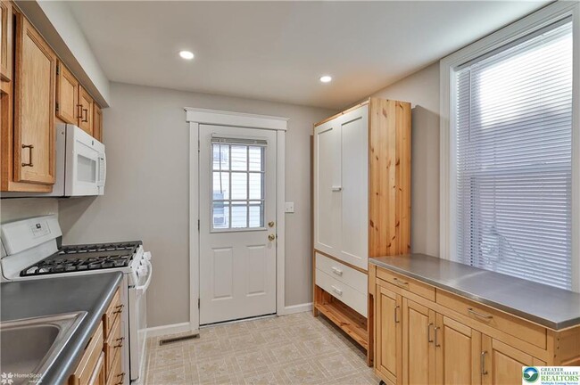 Building Photo - 1035 Spring St