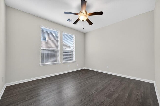Building Photo - 206 White Wing Ln