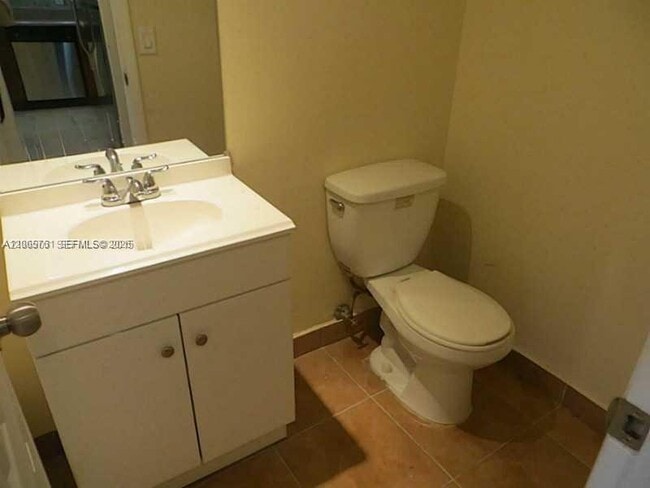 Building Photo - 2025 NE 164th St