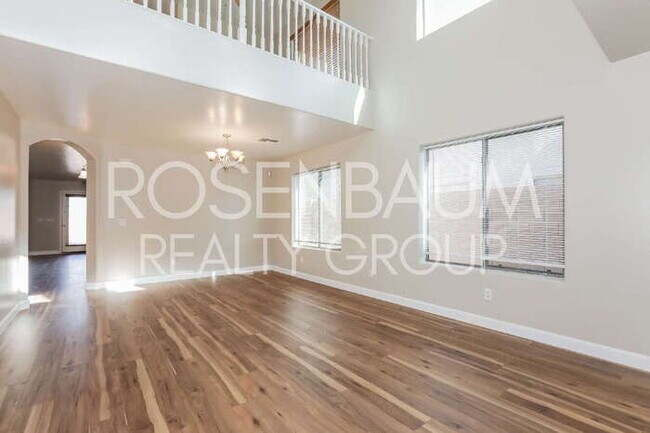 Building Photo - 298 W Dana Dr