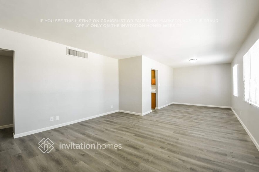 Building Photo - 2239 W Shady Glen Ave