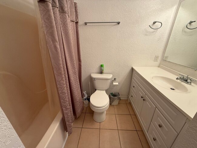 Building Photo - 407 76th Ave N