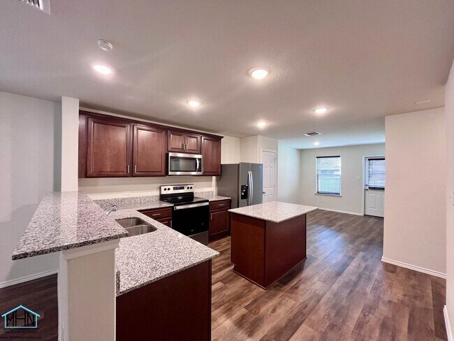 Building Photo - Charming 3-Bedroom, 2-Bathroom Oasis Nestled in the Vibrant Heart of San Antonio, Texas!