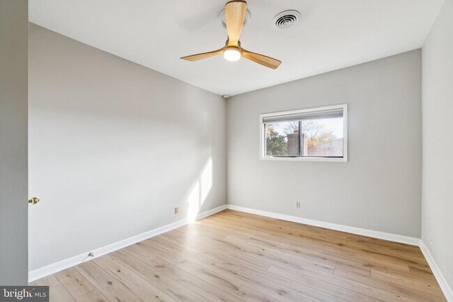 Building Photo - 2802 Dartmouth Rd