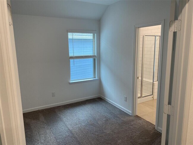 Building Photo - 654 Aspen Falls Ct