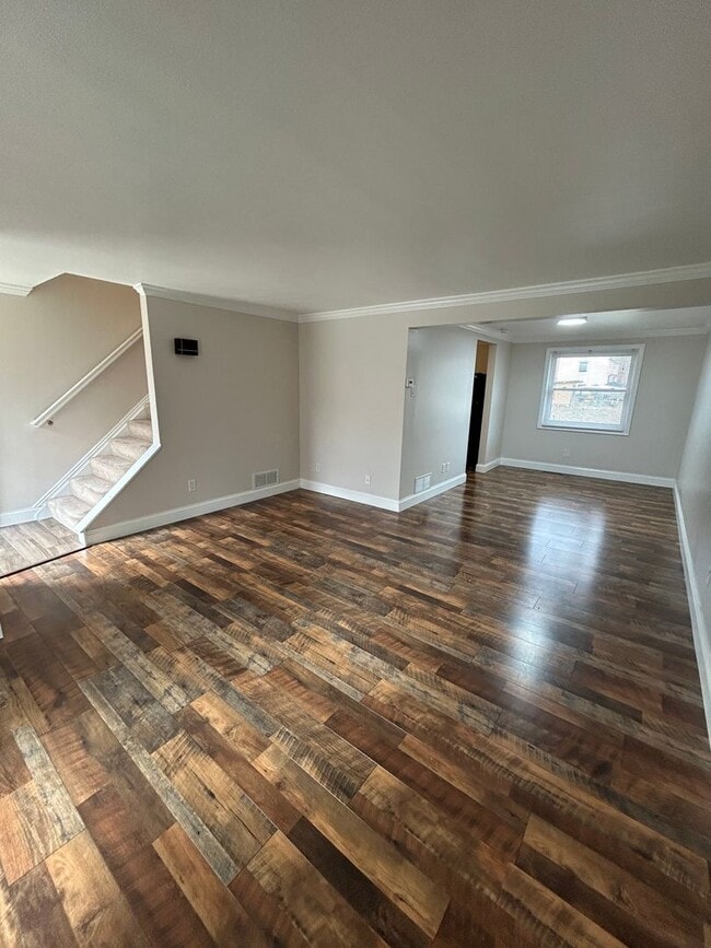 Building Photo - Modern Charm: 2 BR Home with Finished Basement, Pet Friendly, Assigned Parking, and Prime Location!