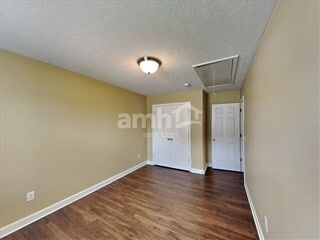 Building Photo - 6013 Mountview Dr