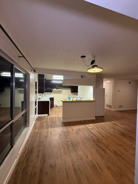 Building Photo - 319 Jullien Dr