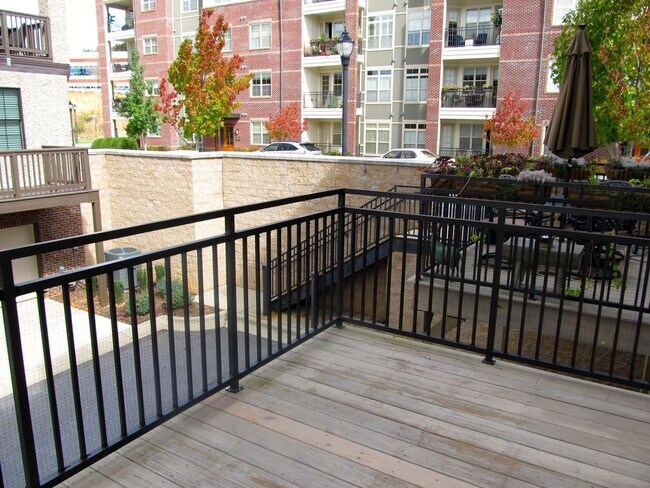 Building Photo - Biltmore Park Townhouse