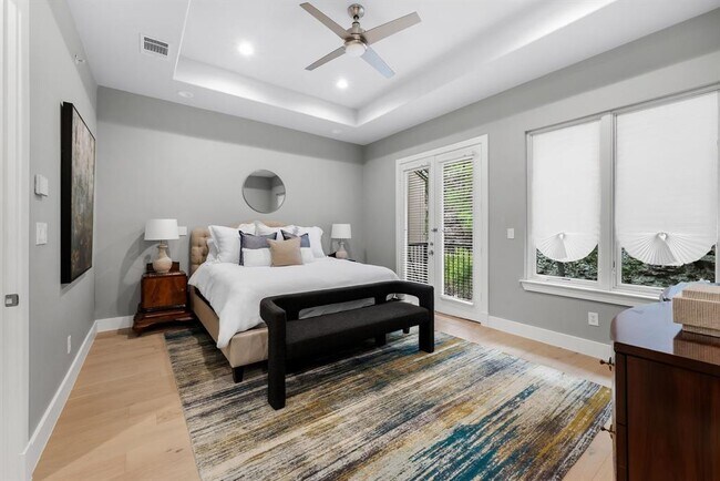 Building Photo - 1529 Barton Springs Rd