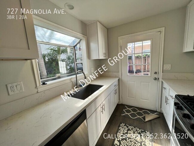 Building Photo - 727 Magnolia Ave
