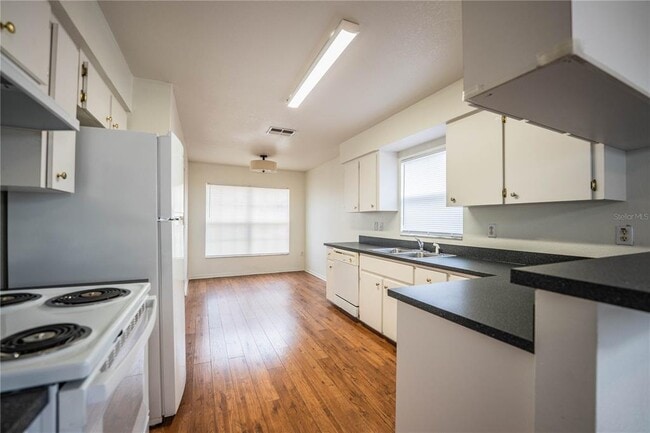 Building Photo - 812 Marcia Loop