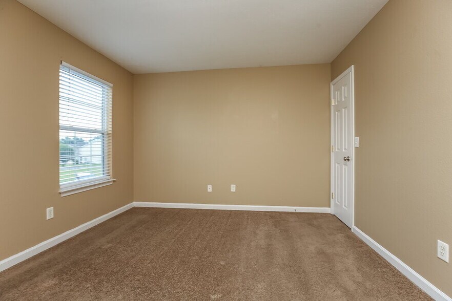 Building Photo - 4080 Nir Shreibman Blvd