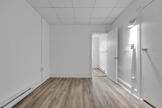 Building Photo - Spacious 5-Bed Renovated Home with Modern ...
