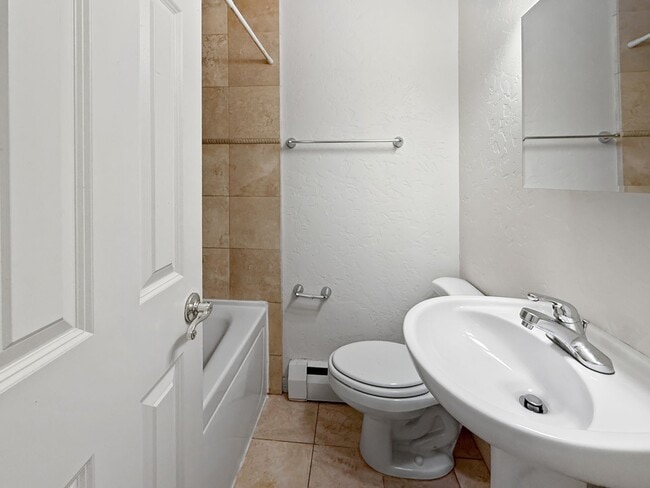 Building Photo - $0 DEPOSIT OPTION. CHEESMAN PARK! TWO STORY CONDO! ADDITIONAL HALF BATH ON MAIN LEVEL! PARKING, H...