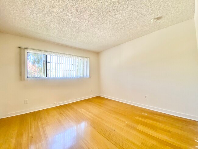 Building Photo - 9801 Tabor St