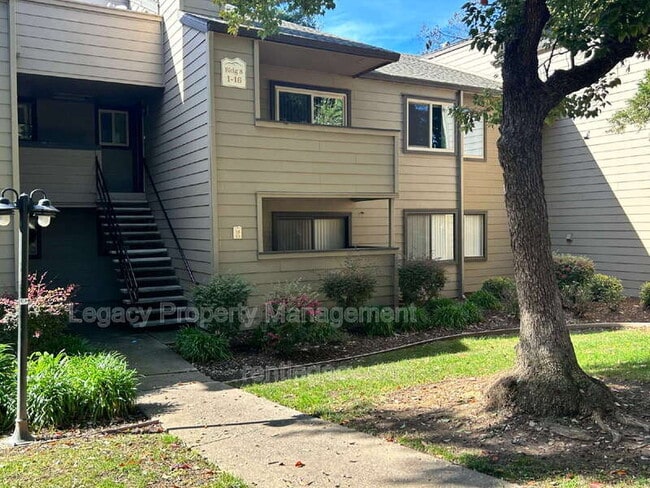 Building Photo - 3715 Tallyho Dr