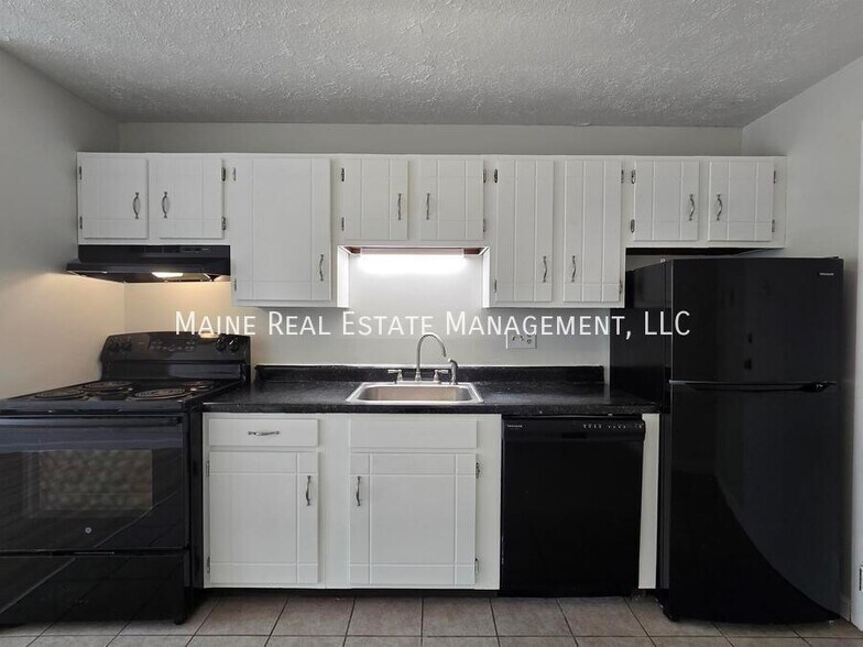 Building Photo - 10 Tall Pines Dr
