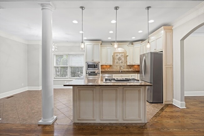 Building Photo - 7448 Miss Madison Way